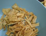 Foto langkah ke 4 dari resep Snack Keripik Bawang.