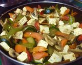 Foto del paso 4 de la receta: Salteado de tofu con verduras y hongos - receta vegana