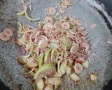 Foto langkah ke 1 dari resep Arsik Ikan Teri dengan Parutan Kelapa.