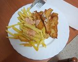 Foto del paso 5 de la receta: Barritas crujientes de gallo con papas fritas y salsa rosa