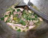 Foto langkah ke 4 dari resep Oseng asin cumi cabe ijo.
