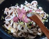 Foto langkah ke 4 dari resep Sup Krim Jamur.