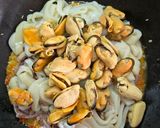 Foto del paso 3 de la receta: Cazuela de mariscos a mi manera