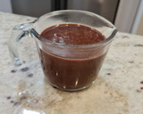 Foto del paso 10 de la receta: Bizcocho de leche condensada y cacao con cobertura de chocolate
