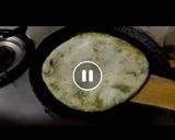 A picture of step 3 of Kasuri methi ki roti stuffed with gobi.