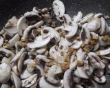 Foto langkah ke 4 dari resep Sup Krim Jamur Kancing (Champignon) (86).