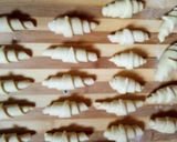 A picture of step 5 of Croissant doughnuts.
