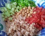 Foto del paso 2 de la receta: Ensalada de garbanzos y atún