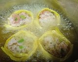 Hình bước làm 2 của món Hoành thánh cuộn bông hoa