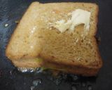 A picture of step 3 of Brown bread spicy sandwich.