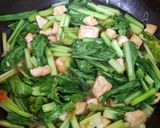 Foto langkah ke 5 dari resep Tumis Sawi Tahu Sederhana.