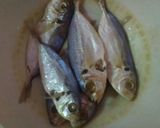 Foto langkah ke 1 dari resep Selar Siram tumis bawang.