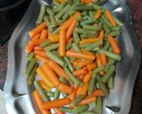 Foto del paso 5 de la receta: Entrecot adobado a la plancha con papas cocidas y habichuelas y zanahorias baby salteadas