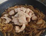 รูปขั้นตอนการทำที่ 2 ของ โอยาโกะด้ง หรือข้าวหน้าไก่สไตล์ญี่ปุ่น