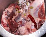 A picture of step 1 of Mutton Razala.