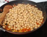 Foto del paso 6 de la receta: Garbanzos con tomate y verduras. Receta saludable