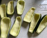 Foto del paso 1 de la receta: Zapallitos rellenos simples (vegetarianos)