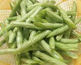Hình bước làm 4 của món Đậu cô - ve xào thịt nạc