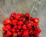 A picture of step 6 of Lal mircho ki chutney.