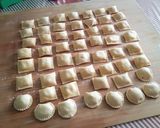 Foto del passaggio 4 della ricetta Ravioli ripieni con gamberetti e orata e conditi con crema di zucchine