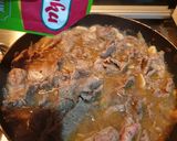Foto langkah ke 3 dari resep Tumis Daging Saos Tomat dan Wortel.