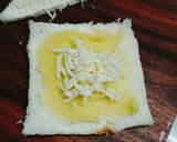 Hình bước làm 2 của món Bánh mì sandwich nhân phô mai chiên xù