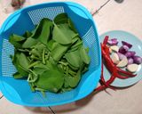 Foto langkah ke 1 dari resep Oseng Genjer.