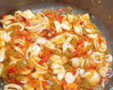 Foto del paso 4 de la receta: Chipirones con sepia y mejillones en sofrito de verduras