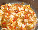 Foto del paso 4 de la receta: Chipirones con sepia y mejillones en sofrito de verduras