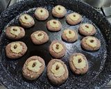 Foto del paso 3 de la receta: Pepas de cacao con dulce de peras express sin manteca