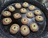 Foto del paso 3 de la receta: Pepas de cacao con dulce de peras express sin manteca