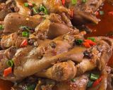 A picture of step 7 of Sichuan Style Spicy Braised Pig Trotters 川辣味酱猪手.