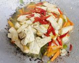 Foto langkah ke 3 dari resep Tumis Tahu, Tauge dan Wortel.