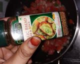 A picture of step 2 of Maggi pizza.