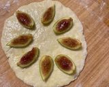 Foto del passaggio 4 della ricetta Focaccia di yogurt greco e fichi