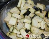 A picture of step 1 of Eggplant pie with onions and anthotyro.