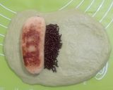 Foto langkah ke 5 dari resep Roti Pandan Pisang Coklat.