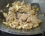 Foto langkah ke 4 dari resep Black Fried Rice With Pop Chiken.