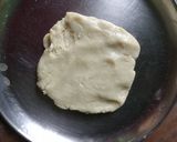 A picture of step 2 of Dhudh Peda.