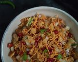 A picture of step 3 of Cornflakes chaat.