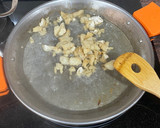 Foto del paso 2 de la receta: Arroz de cebolla, bacalao y garbanzos