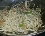 A picture of step 3 of Vegetables chowmein.