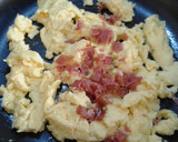 Foto del paso 4 de la receta: Revuelto de patatas con huevos y jamón