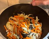 Foto del paso 3 de la receta: Arroz Oriental con Cerdo y Jengibre - wok - comida china - verduras salteadas
