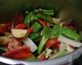 आलू सेम फली सब्‍ज़ी (aloo sem phali sabzi recipe in Hindi) रेसिपी चरण 3 फोटो