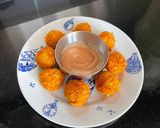 Foto langkah ke 7 dari resep Bitterbalen Ayam dan Mozzarella Keju.