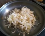 Foto del paso 3 de la receta: Tiritas de Repollo con Huevo