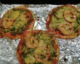 A picture of step 4 of Small piza #valentinedish.