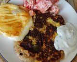 Grillsajt lisztmentes cukkini tócsnival és sült paradicsomos dinnyesalátával recept fázis 2 fotója