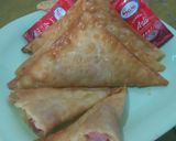 A picture of step 4 of Martabak Mie (Fried dumpling noodle and sausage).